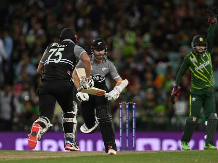 PAK vs NZ T20 World Cup 2022 New Zealand Given 153 runs target to Pakistan Kane and daryl played imp role PAK vs NZ : न्यूझीलंडची बॅटिंग आटोपली, केनसह मिशेलची एकहाती झुंज, पाकिस्तानला फायनल गाठण्यासाठी दिलं 153 धावाचं आव्हान