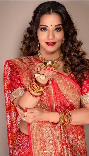 ਸਾੜੀ 'ਚ ਅਦਾਵਾਂ ਦਾ ਜਲਵਾ ਬਿਖੇਰਦੀ ਹੈ ਮੋਨਾਲੀਸਾ