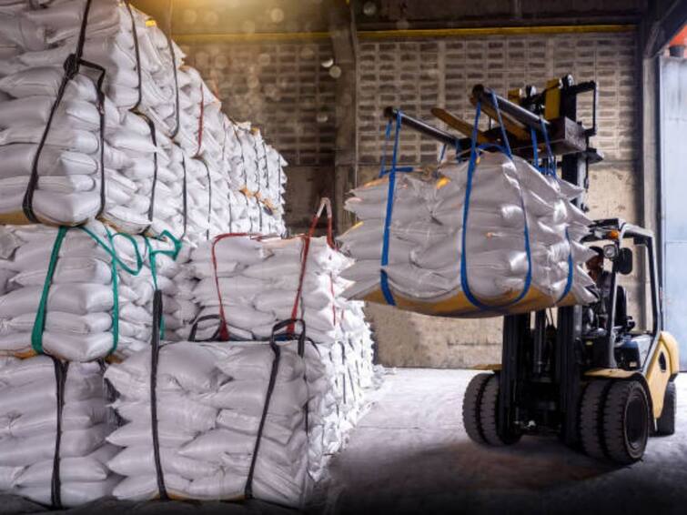 Uttar Pradesh has exported 5 lakh tonnes of sugar to foreign countries. Sugar Export: विदेशों को महंगे दामों पर बेच दी 5 लाख टन चीनी, मालामाल हुआ ये प्रदेश