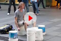 Viral Video: ਪੇਂਟ ਦੇ ਖਾਲੀ ਡੱਬੇ ਤੋਂ ਵਿਅਕਤੀ ਨੇ ਬਣਾਇਆ ਡਰੰਮ ਸੈੱਟ, ਕਮਾਲ ਦੇ ਜੁਗਾੜ ਤੇ ਹੁਨਰ ਨੇ ਜਿੱਤੇ ਕਰੋੜਾਂ ਦਿਲ