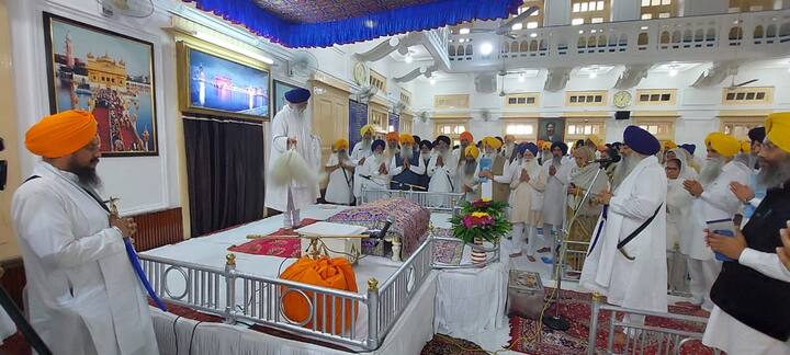 ਇਜਲਾਸ ਸ਼ੁਰੂ ਹੋਣ ਤੇ ਵਿੱਛੜ ਚੁੱਕੀਆਂ ਰੂਹਾਂ ਨੂੰ ਸ਼ਰਧਾਂਜਲੀ ਦਿੱਤੀ ਗਈ। ਸ਼੍ਰੋਮਣੀ ਕਮੇਟੀ ਪ੍ਰਧਾਨ ਐਡਵੋਕੇਟ ਧਾਮੀ ਨੇ ਸ਼ੋਕ ਮਤੇ ਪੜ੍ਹੇ।