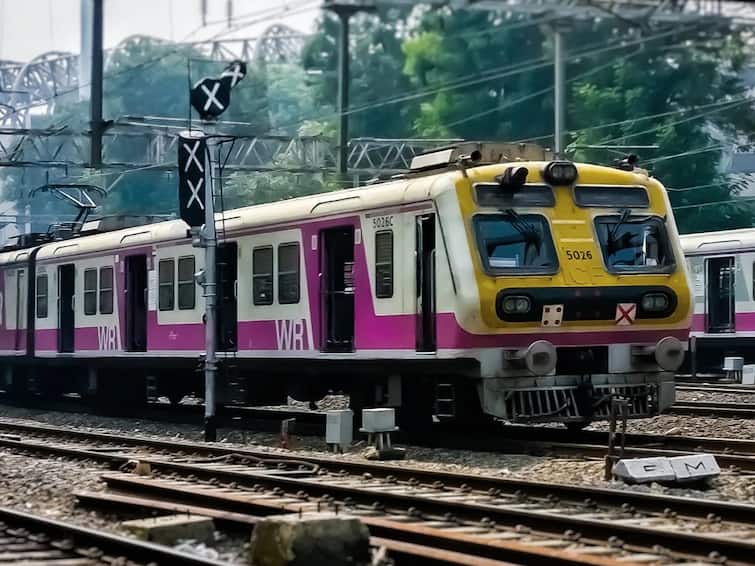 mumbai local train updates signal failure between andheri and jogeshwari on fast local route on western railway Mumbai Local Train Updates: पश्चिम रेल्वेवरील जलद लोकलची वाहतूक विस्कळीत; अंधेरी आणि जोगेश्वरी दरम्यान तांत्रिक बिघाड