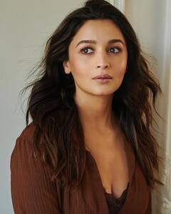 Alia Bhatt से लेकर Janhvi Kapoor तक, वो स्टारकिड्स जिन्होंने कामयाबी हासिल करते ही लिया खुद का आशियाना