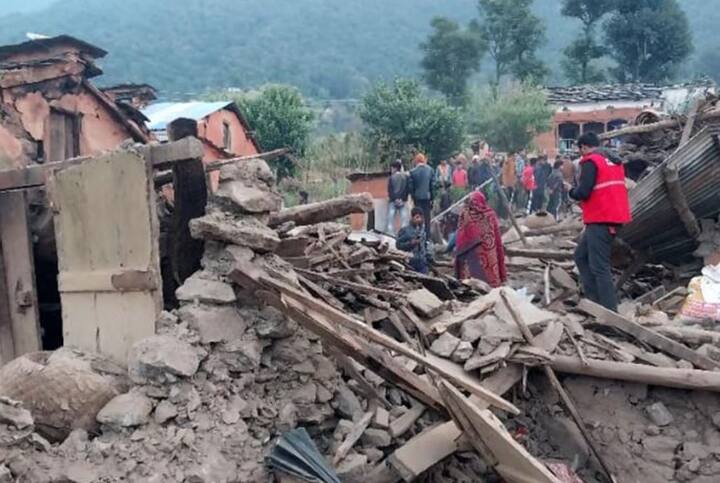 આ ભૂકંપ ગઈકાલે રાત્રે 1:57 વાગ્યે આવ્યો હતો અને નેપાળમાં આ ભૂકંપનું કેન્દ્ર જમીનથી 10 કિમી નીચે હતું. ભૂકંપના કારણે ચીનની ધરતી પણ ધ્રૂજી ગઈ હતી.(તસવીર સૌજન્યઃ ટ્વિટર)