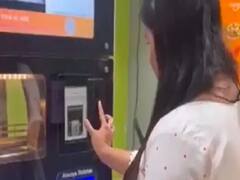 ஏடிஎம் இயந்திரத்தில் பணம் வரும்... இட்லி கூடவா வரும்? - பெங்களூருவில் அசத்தல் அறிமுகம்!