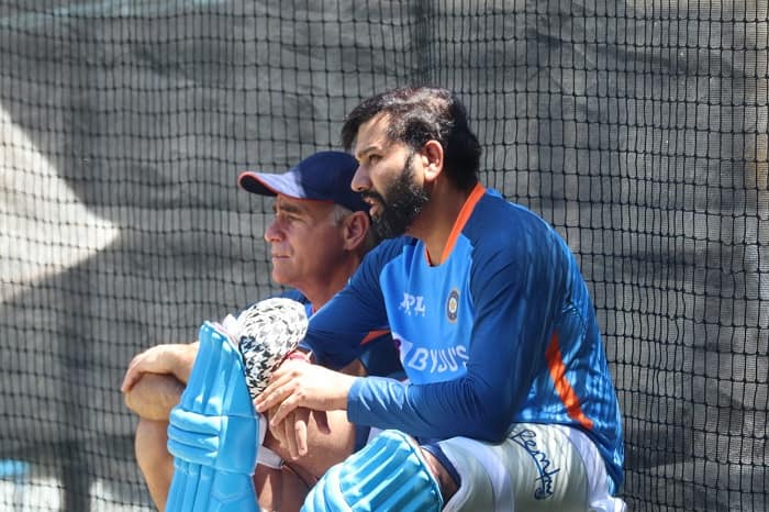 রোহিতকে প্রশ্ন করা হয়েছিল, দীনেশ কার্তিক না ঋষভ পন্থ, সেমিফাইনালে কাকে দেখা যাবে প্রথম একাদশে?