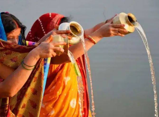 ਹਰ ਮਹੀਨੇ ਕਿਸੇ ਖਾਸ ਤਰੀਕ ਨੂੰ ਰਵਿ ਯੋਗ ਦਾ ਸੰਯੋਗ ਬਣਦਾ ਹੈ। ਕਿਹਾ ਜਾਂਦਾ ਹੈ ਕਿ ਇਸ ਯੋਗ 'ਚ ਸੂਰਜ ਦੀ ਪੂਜਾ ਕਰਨ ਨਾਲ ਗ੍ਰਹਿਆਂ 'ਤੇ ਚੰਗਾ ਪ੍ਰਭਾਵ ਪੈਂਦਾ ਹੈ। ਪੈਸੇ ਦੀ ਕਮੀ ਦੂਰ ਹੋ ਜਾਂਦੀ ਹੈ। ਲਕਸ਼ਮੀ ਦੀ ਕਿਰਪਾ ਨਾਲ ਹੀ ਬਰਕਤ ਬਣੀ ਰਹਿੰਦੀ ਹੈ।