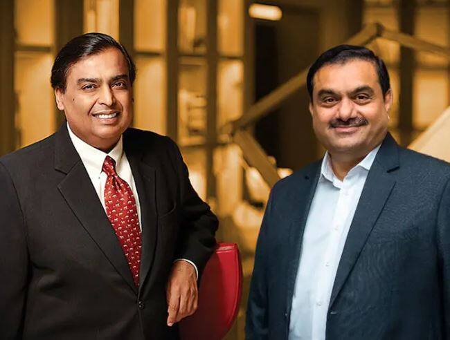 Mukesh Ambani takes leap in bloomberg billionaires index Gautam Adani again likely to become Second Richest Bloomberg Billionaires Index : ਅਮੀਰਾਂ ਦੀ ਸੂਚੀ 'ਚ ਮੁਕੇਸ਼ ਅੰਬਾਨੀ ਨਿਕਲੇ ਅੱਗੇ , ਗੌਤਮ ਅਡਾਨੀ ਫਿਰ ਬਣ ਸਕਦੈ ਦੂਸਰੇ ਸਭ ਤੋਂ ਅਮੀਰ ਅਰਬਪਤੀ !