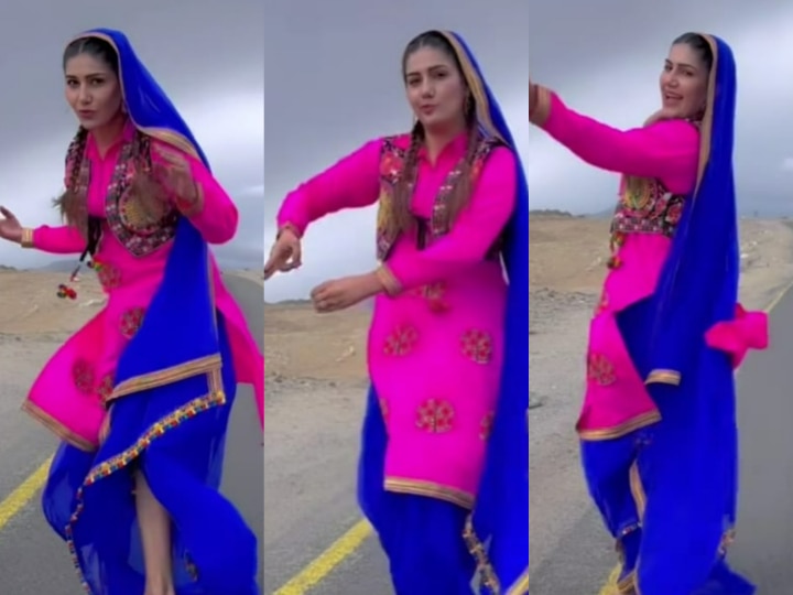 Famoud Dancer Sapna Choudhary dancing on the road watch video