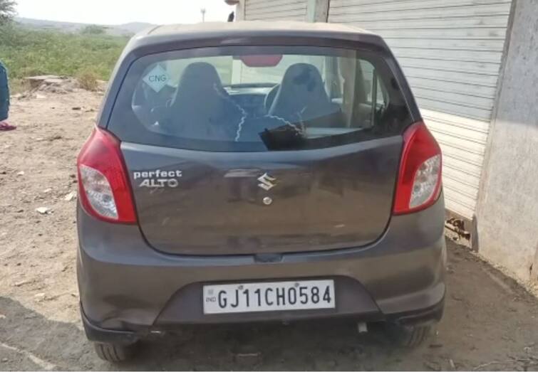 The Dead body of an youth was found in a car near Chotila-Anandpur chokdi Surendranagar: GJ-11 પાર્સિંગની કારમાંથી યુવકની લાશ મળી આવતા ચકચાર