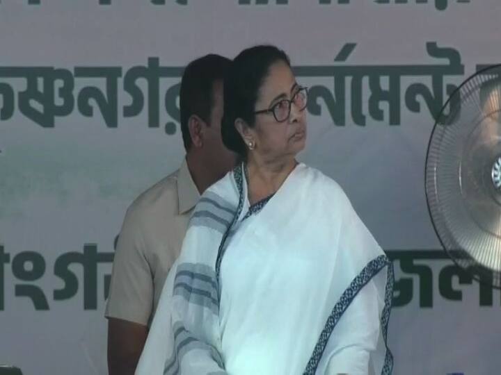 ৩দিনের সফরে নদিয়ায় মুখ্যমন্ত্রী। কৃষ্ণনগর গভর্নমেন্ট কলেজের মাঠে জনসভার পর রাস উৎসব দেখতে যাবেন বলে উল্লেখ করলেন মুখ্যমন্ত্রী।