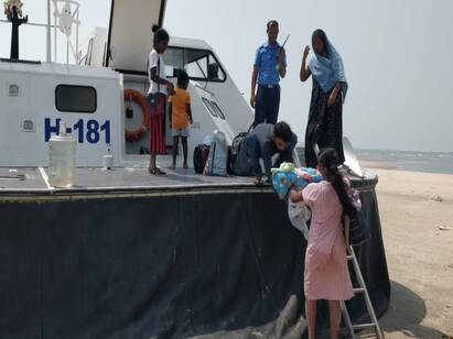 Srilanka Tamil refugees 303 people taken to Vietnam Srilanka: “மீண்டும் இலங்கைக்கு அனுப்பாதீங்க..” - நடுக்கடலில் மீட்கப்பட்ட இலங்கை தமிழ் அகதிகள் கதறல்!