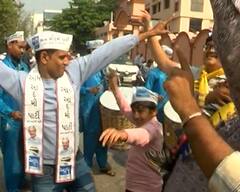 Gujarat Election 2022: સુરતની કતારગામ બેઠક પરથી ગોપાલ ઈટાલિયાના નામની જાહેરાત થતાં સમર્થકોએ આ રીતે કરી ઉજવણી, જુઓ તસવીરો