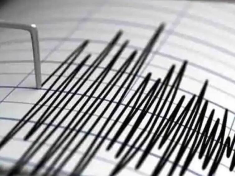 Nepal earthquake 3 killed in house collapse as earthquake hits also strong tremors in Delhi-NCR Nepal earthquake: நேபாளம் டூ டெல்லி: சக்திவாய்ந்த  நிலநடுக்கம்: ரிக்டர் அளவுகோலில் 6.3:  3 பேர் பலி.. அச்சத்தில் மக்கள்