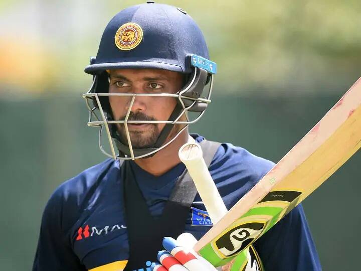 Danushka Gunathilaka: ક્રિકેટરની દુનિયાના અજીબોગરીબ છે, ક્યારેય મેદાન પર તો ક્યારેય મેદાનની બહાર કોઇને કોઇ વિવાદ થતો રહે છે, તાજેતરમાં જ શ્રીલંકાના ઓપનર બેટ્સમેન દાનુષ્કા ગુનાથિલકા ચર્ચામાં આવ્યો છે, દાનુષ્કા ગુનાથિલકા પર એક મહિલાએ રેપ કરવાનો આરોપ લગાવ્યો છે. હાલમાં દાનુષ્કા ગુનાથિલકા ઓસ્ટ્રેલિયન પોલીસની પકડમાં છે.