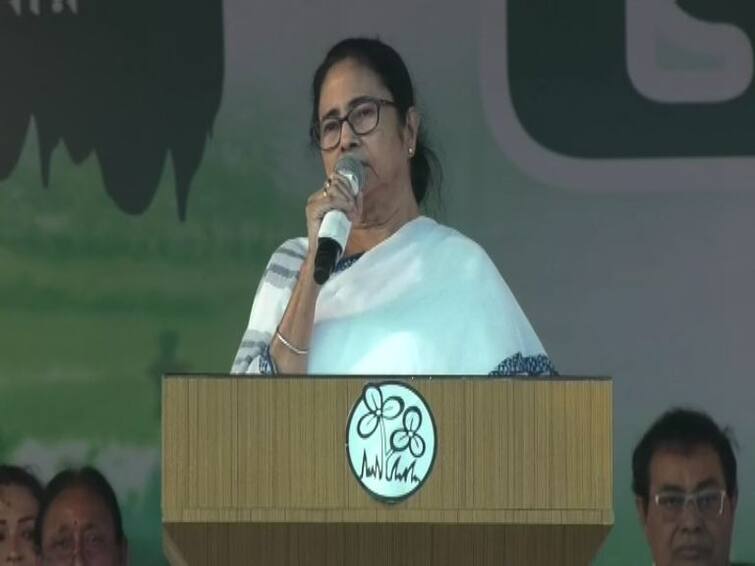 Mamata Banerjee says widows will get Lakshmir Bhandar too in Nadia Mamata Banerjee: 'মা-বোনেদের প্রয়োজন, তাই বিধবাভাতা প্রাপকরা লক্ষ্মীর ভাণ্ডারের টাকাও পাবেন', ঘোষণা মমতার