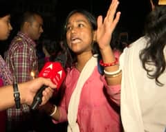 শিয়ালদা স্টেশনে চাকরিপ্রার্থীদের প্রতিবাদ, টেনে হিঁচড়ে, চ্যাংদোলা করে তুলল পুলিশ