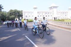 कोल्हापूर जिल्हाधिकारी कार्यालय व शिवाजी विद्यापीठाच्या संयुक्त विद्यमाने मतदार जागृतीसाठी सायकल रॅली