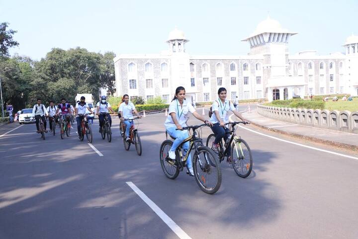 मतदार जागृतीसाठी जिल्हाधिकारी कार्यालय, कोल्हापूर व शिवाजी विद्यापीठ, कोल्हापूर यांच्या संयुक्त विद्यमाने सायकल रॅली काढण्यात आली.