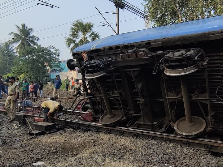 Rajahmundry: Goods train derails near rajamahendravaram, several trains cancelled Rajahmundry: రాజమండ్రి వద్ద పట్టాలు తప్పిన గూడ్స్ రైలు - నేడు రద్దు, లేట్ అయ్యే ట్రైన్స్ ఇవే