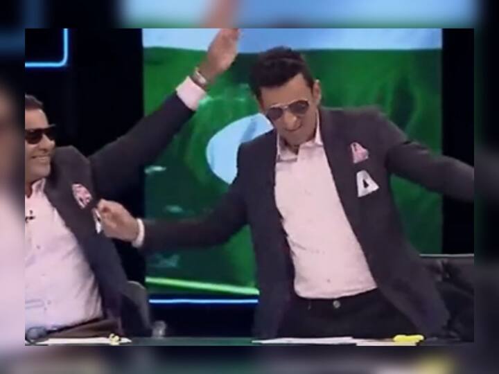 Shoaib Malik Starts dancing in Studio after pakistan win against new zealand in semifinal t20 world cup 2022 VIDEO : पाकिस्तानच्या विजयानंतर शोएब मलिक झाला भलताच आनंदी, स्टुडिओमध्येच गॉगल घालून नाचू लागला