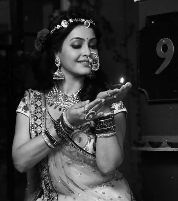 प्रसिद्ध टीव्ही अभिनेत्री शुभांगी अत्रे पडद्यावर प्रत्येकवेळी सरळ आणि साध्या महिलेच्या भूमिकेत दिसते.  (फोटो सौजन्य :shubhangiaofficial/इंस्टाग्राम )