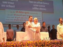 मुख्यमंत्री नीतीश ने गले लगाकर तेजस्वी को दी बधाई, RJD ने कहा- यह नियुक्ति पत्र वाला जन्मदिन