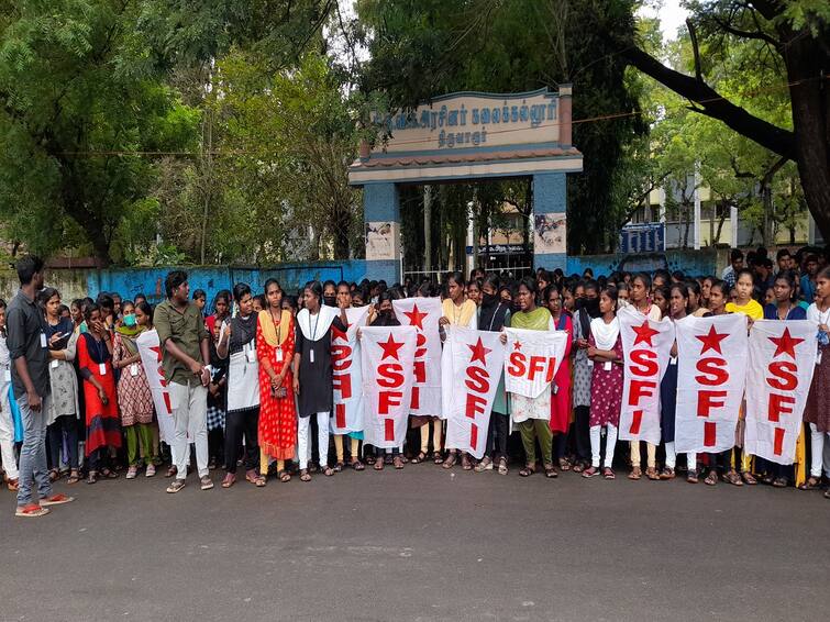 thiruvarur goverment college students protest against impose Hindi TNN இந்தி திணிப்பு  முயற்சி; திருவாரூரில் மத்திய அரசுக்கு எதிராக  கல்லூரி மாணவர்கள் போராட்டம்