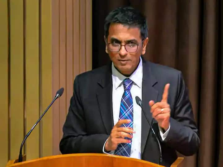 CJI DY Chandrachud said Social media is a big challenge in front of judges 'जजों के सामने सोशल मीडिया एक बड़ी चुनौती'... CJI चंद्रचूड़ ने जताई चिंता, कोर्ट से लाइव स्ट्रीमिंग का भी किया जिक्र