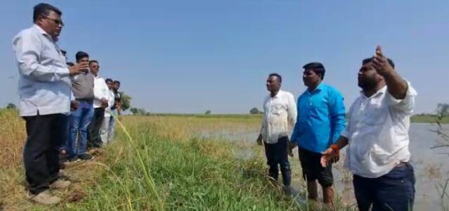 दरम्यान आंदोलन करणाऱ्या शेतकऱ्यांना प्रशासनाने कार्यवाहीबाबत आश्वासन दिल्याने आंदोलन मागे घेण्यात आले.