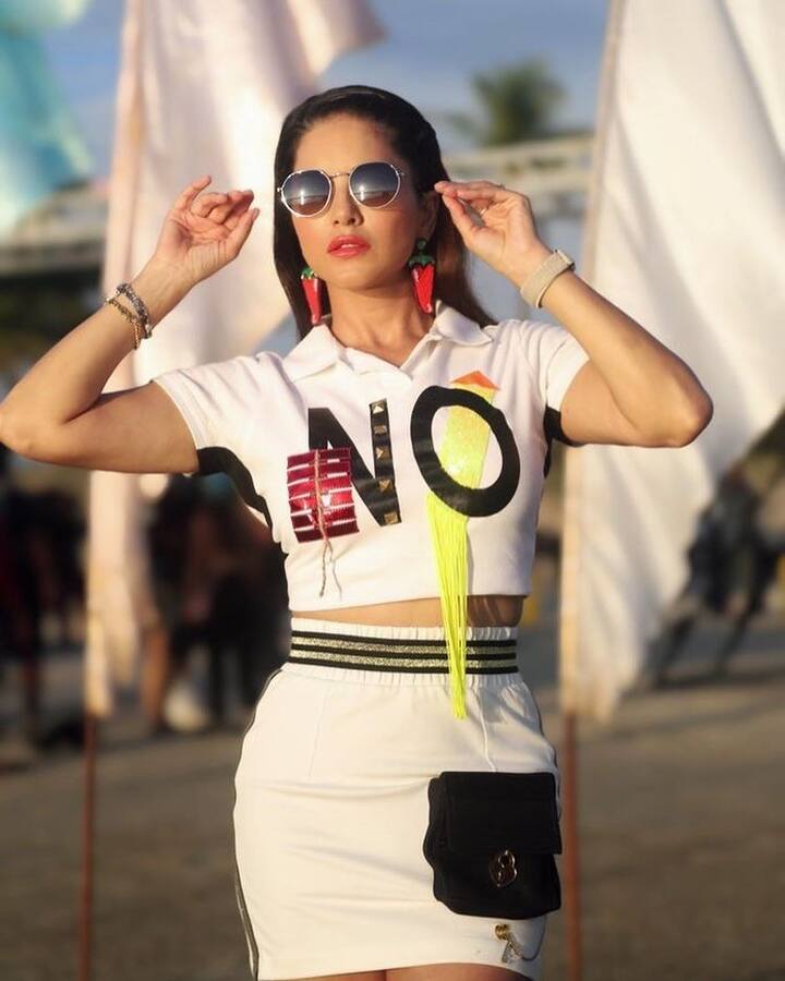 Sunny Leone PHOTO: સની લિયોનીને આજે કોઈ પરિચયની જરૂર નથી. પોતાના કામ કરતાં પણ તે તેના બોલ્ડ લુકને કારણે ચર્ચામાં રહે છે. હવે ફરી એકવાર સનીએ કિલર લુક બતાવ્યો છે.