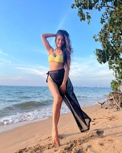 Poonam Pandey PHOTO: પૂનમ પાંડેએ બિકીનીમાં બીચ પર આપ્યા બોલ્ડ પોઝ