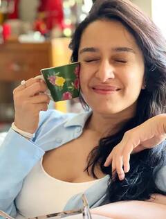 No-makeup Lookમાં પણ સુંદર લાગી રહી છે Shraddha Kapoor