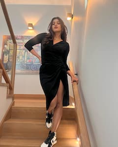 బ్లాక్ డ్రెస్సులో హెబ్బా, అదిరిపోయే కటౌట్