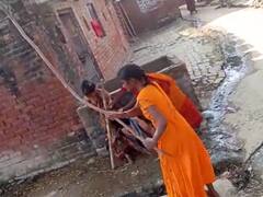 कौशांबी में खेत में गलती से पानी चले जाने पर लाठी लेकर पहुंचे दबंग, पड़ोसी महिलाओं को बेरहमी से पीटा