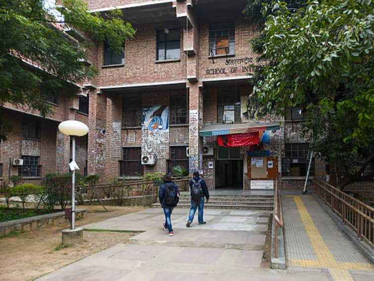 Jawaharlal Nehru University Clashes Between Two Groups Of Students In JNU Delhi: Clashes Between Two Groups Of Students In JNU, Security Beefed Up In Campus