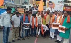 PHOTO: संजय राऊत तुरुंगा बाहेर, शिवसेना राष्ट्रवादी जल्लोषासाठी रस्त्यावर