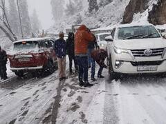 Himachal pradesh: मनाली के रोहतांग में बर्फबारी, पर्यटकों ने उठाया लुत्फ... देखें ताजा तस्वीरें
