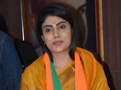 Rivaba Jadeja: गुजरात चुनाव में उतरीं रवीन्द्र जडेजा की पत्नी, क्रिकेट से जुड़ी ये हस्तियां भी राजनीति में आजमा चुकी हैं दांव पेंच