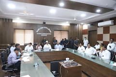 PHOTO: अन्यथा कारवाई! कृषिमंत्र्यांचा पीक विमा कंपन्यांना इशारा