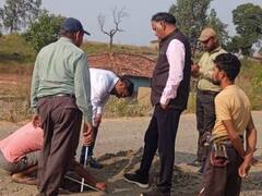 छत्तीसगढ़: चमकेंगी इस जिले में गांव की भी सड़कें, कलेक्टर सड़क खुदवाकर ले रहे गुणवत्ता का जायजा