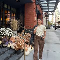 Mrunal Thakur Photos:  న్యూయార్క్ అందాలను ఆస్వాదిస్తోన్న సీత