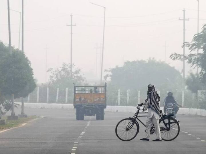 Delhi NCR Weather Update Today Records 10 degrees Celsius minimum temperature Delhi-NCR Weather Update: दिल्ली में लगातार गिर रहा पारा, आज 10 डिग्री सेल्सियस रहेगा तापमान, जानें मौसम का हाल
