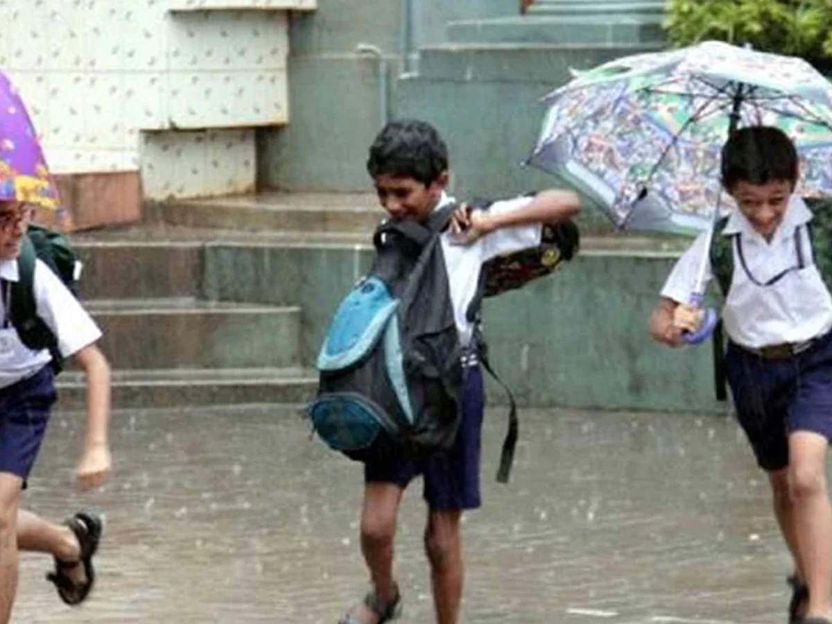 அதிகனமழை எச்சரிக்கையால் நாளை பள்ளி, கல்லூரிகளுக்கு விடுமுறை.. எந்த மாவட்டங்களில்? முழு விவரம்..
