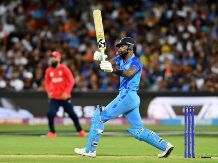 Hardik Pandya scored 63 runs in 33 balls in the second semi final of the T20 World Cup 2022 against England IND vs ENG: धीमी शुरूआत के बाद हार्दिक पांड्या ने ताबड़तोड़ पारी खेल पलटा मैच, आखिरी 18 गेंदों पर बना डाले 50 रन