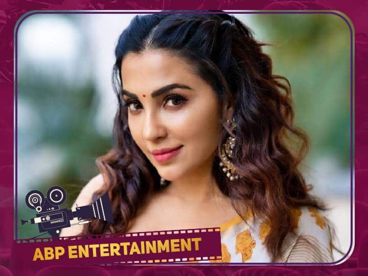 actress parvati nair maid filed complaint against her Parvati Nair: ”என்னை அடிச்சு, என்மேல எச்சில் துப்பினாங்க”...நடிகை பார்வதி நாயரின் வீட்டு பணியாளர் சரமாரி குற்றச்சாட்டு