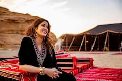 Janhvi Kapoor: பட்டுப்.... பூவே குட்டித் தீவே ... ஜான்வி கபூரின் அசத்தல் க்ளிக்ஸ்!