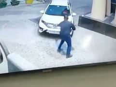 పోలీసుల నుంచి తప్పించుకునేందుకు కారుతో ఢీ కొట్టాడు- వైరల్ వీడియో!