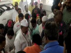 Video: गलिच्छ विधान केल्यानंतर पहिल्यांदा दौऱ्यावर आलेल्या अब्दुल सत्तारांवर फुलांची उधळण