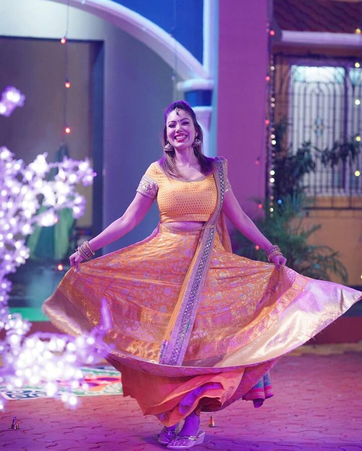 मुनमुनने सध्या अनेक फोटो शेअर केले आहेत. ज्यात ती पिवळ्या रंगाच्या लेहेंगा परिधान केलेली दिसत आहे.(फोटो सौजन्य :mmoonstar/ इंस्टाग्राम)